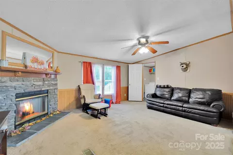 Living - 2824 Harmony Hwy, Harmony, NC 28634 photo 4 of 5