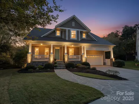 7820 Crestfield Ln, Tega Cay, SC 29708