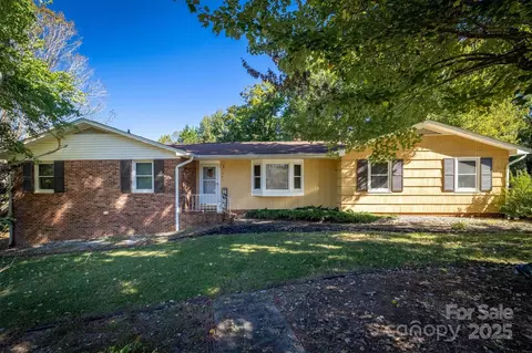 1341 36th Avenue Ne Dr NE, Hickory, NC 28601