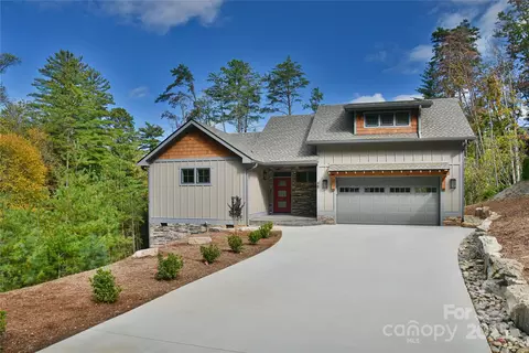 48 Crossings Cir, Fairview, NC 28730