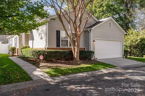 9116 Meadowmont View Dr, Charlotte, NC 28269