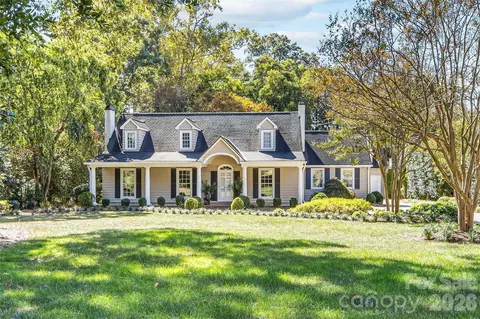 2611 Forest Dr, Charlotte, NC 28211
