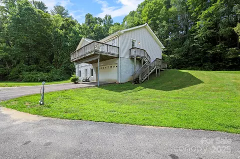 31 Barlow Rd, Elk Park, NC 28622