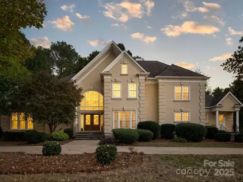 6041 Providence Country Club Dr, Charlotte, NC 28277