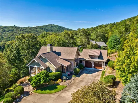 606 Stonefly Dr, Horse Shoe, NC 28742