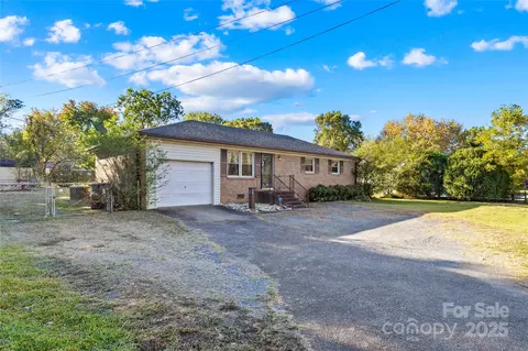 1208 Stallings Rd, Matthews, NC 28104