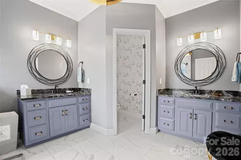 Bath - 811 4th Ne St NE, Conover, NC 28613 photo 1 of 4