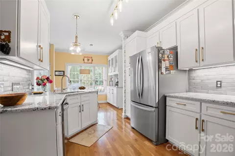 Kitchen - 811 4th Ne St NE, Conover, NC 28613 photo 4 of 5