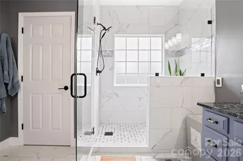 Bath - 811 4th Ne St NE, Conover, NC 28613 photo 2 of 4