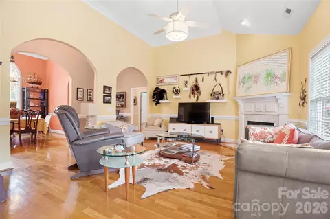 Living - 811 4th Ne St NE, Conover, NC 28613 photo 2 of 2
