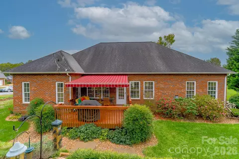 Exterior - 811 4th Ne St NE, Conover, NC 28613 photo 1 of 2