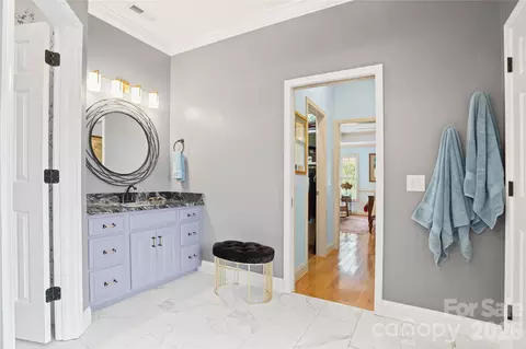 Bath - 811 4th Ne St NE, Conover, NC 28613 photo 3 of 4