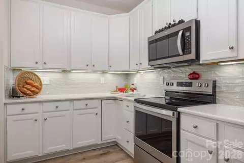 Kitchen - 881 Platinum Dr, Fort Mill, SC 29708 photo 3 of 5