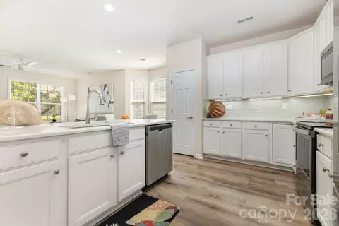 Kitchen - 881 Platinum Dr, Fort Mill, SC 29708 photo 2 of 5