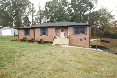 251 Briarcliff Dr, Kannapolis, NC 28081