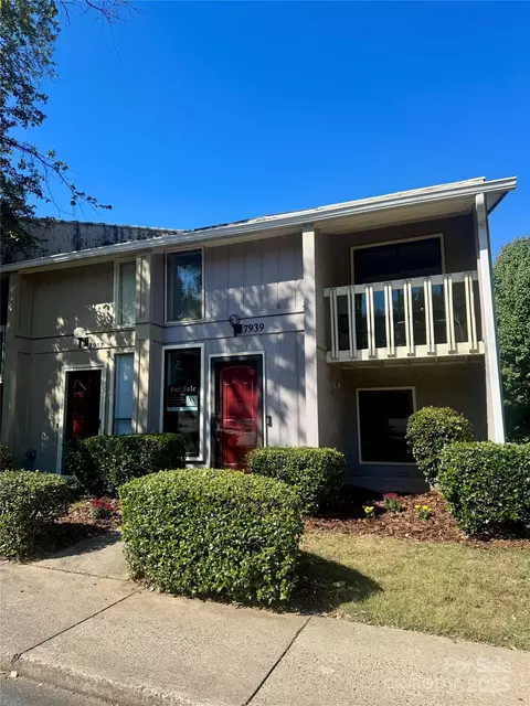 7939 Charter Oak Ln, Charlotte, NC 28226