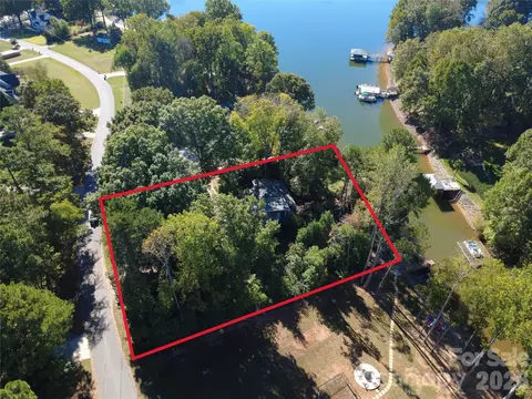 137 Hideaway Ln, Mooresville, NC 28117