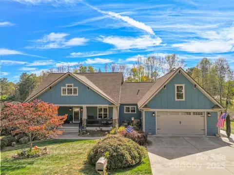 16 Farm Pond Ln, Candler, NC 28715