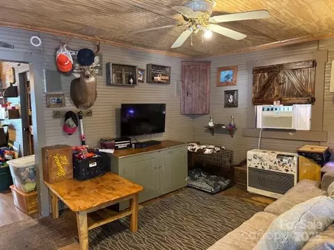718 E Union St, Morganton, NC 28655 photo 3