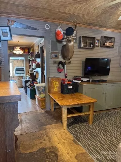 718 E Union St, Morganton, NC 28655 photo 5