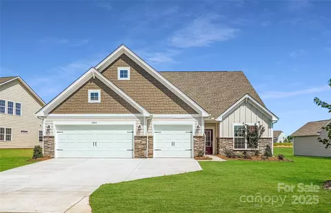 2260 Moon Crest Rd, Lancaster, SC 29720