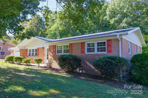 425 Oakgrove Rd, Asheboro, NC 27205
