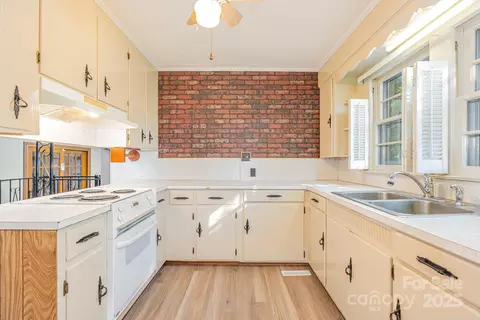 1610 Shelby Rd, Kings Mountain, NC 28086