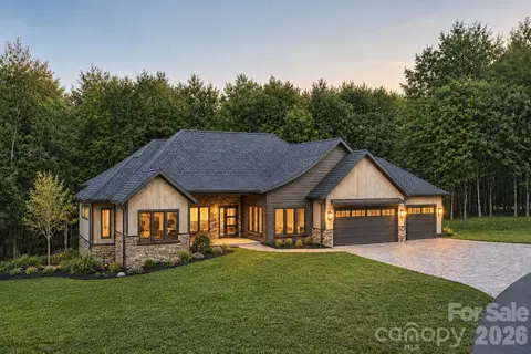 67 Mont Clair Trl, Horse Shoe, NC 28742