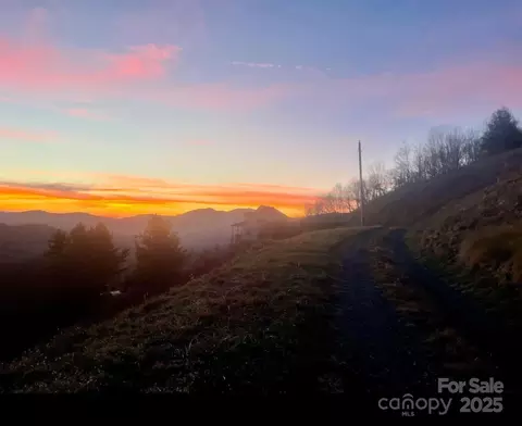 11 Wildflower Ln, Newland, NC 28657