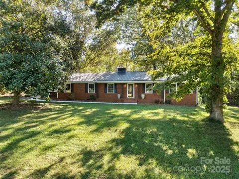 2344 29th Avenue Ne Dr NE, Hickory, NC 28601