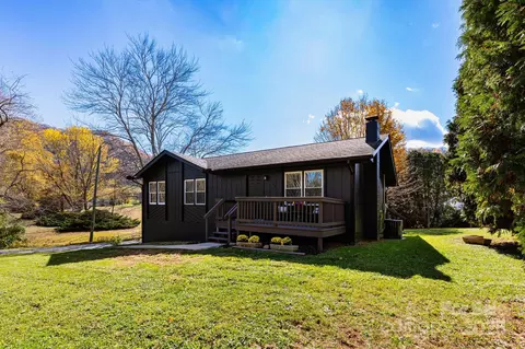 182 Dock Ratcliffe Rd, Waynesville, NC 28786