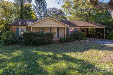 303 Pole Creasman Rd, Asheville, NC 28806