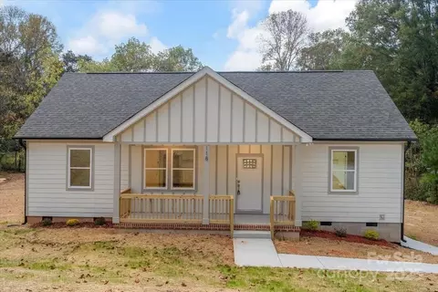 118 Aspen St, Yadkinville, NC 27055