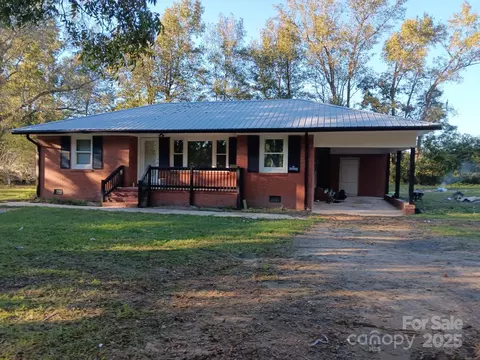 1522 Mary C Rd, Saint Pauls, NC 28384
