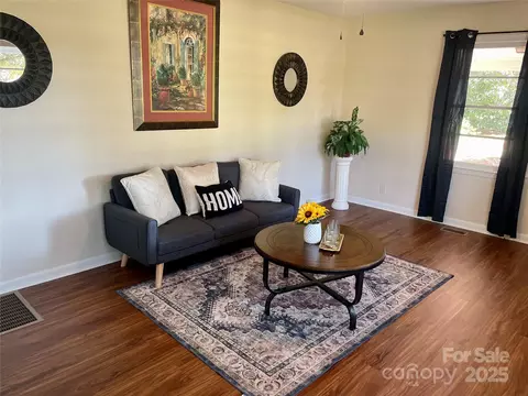 Living - 1048 Tec Rd, Cheraw, SC 29520 photo 1 of 2