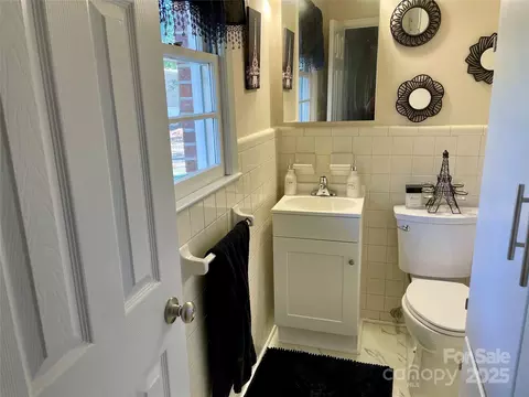 Bath - 1048 Tec Rd, Cheraw, SC 29520 photo 1 of 2
