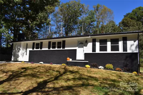 159 Bradley St, Nebo, NC 28761