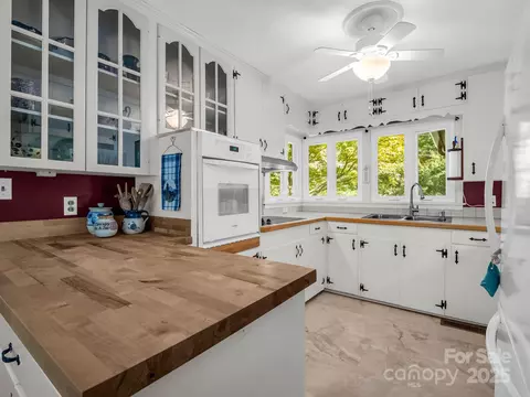 Kitchen - 821 Warrior Dr, Tryon, NC 28782 photo 1 of 2