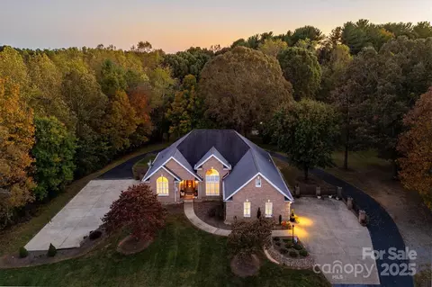 5591 Quail Creek Dr, Granite Falls, NC 28630