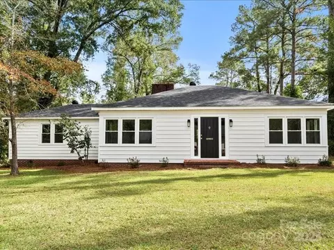 37 Lynn Ave, Cheraw, SC 29520 photo 2
