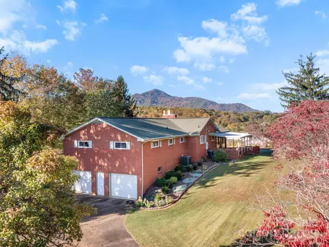 11 Aloha Cir, Candler, NC 28715