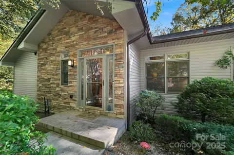 16 Unoga Ct, Brevard, NC 28712