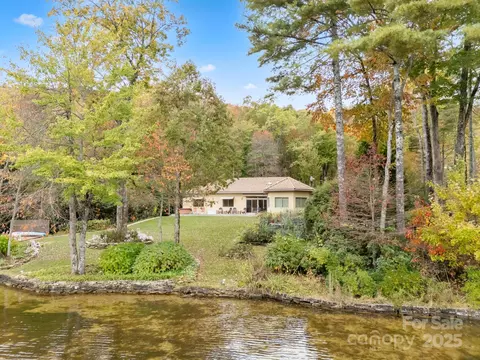 568 W Club Blvd, Lake Toxaway, NC 28747