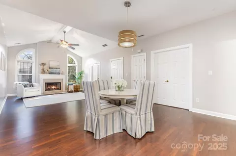 8572 Highland Glen Dr, Charlotte, NC 28269