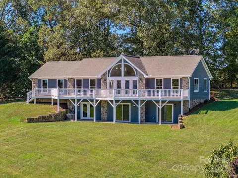 59 Knollview Dr, Asheville, NC 28806