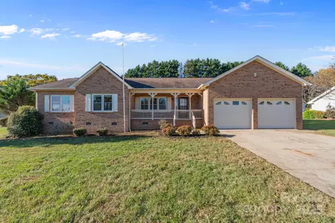 5149 Olde School Dr, Hickory, NC 28602