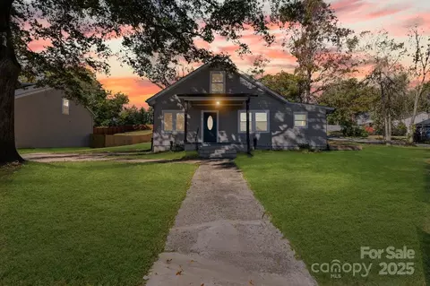 225 N Lee St, Mount Holly, NC 28120