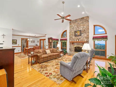 105 Bluebird Ln, Spruce Pine, NC 28777 photo 4