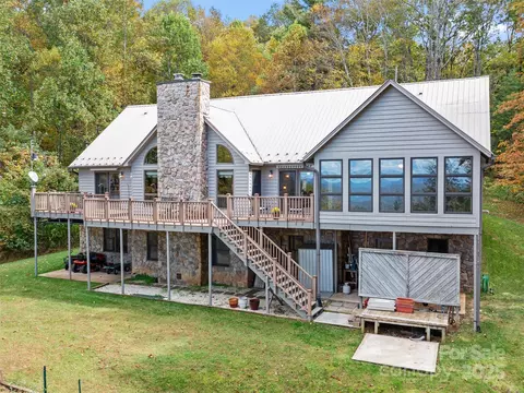 105 Bluebird Ln, Spruce Pine, NC 28777