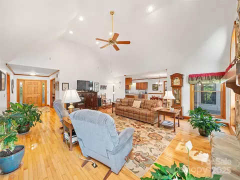 105 Bluebird Ln, Spruce Pine, NC 28777 photo 8